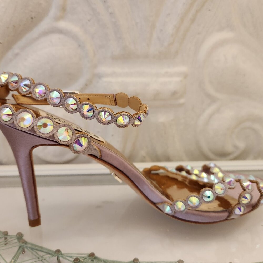 Badgley Mischka Silk soft lilac jeweled sandals. Sample. Like new. Size 6 - Picture 4 of 7